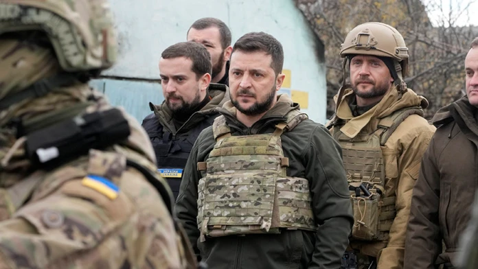 Ukrajinský prezident Volodymyr Zelenskyj počas návštevy mesta Buča.