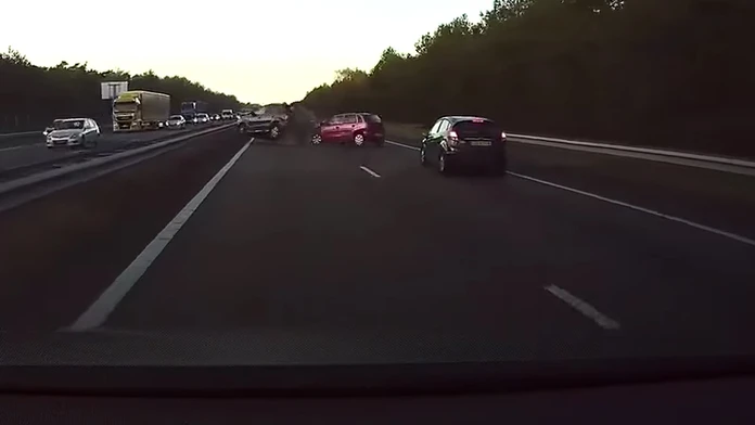 Šokujúce video z nehody. Tesla ju predpovedala skôr ako sa stala