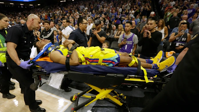 Zranený basketbalista tímu Golden State Patrick McCaw.
