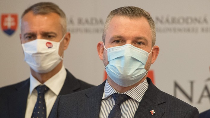 Na archívnej snímke z 28. augusta 2019 Branislav Borsuk a vtedajšia ministerka Gabriela Matečná.