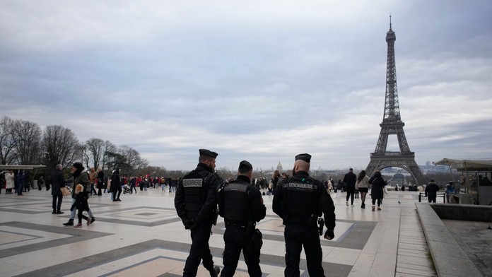 Útočník z Paríža bol psychický chorý, prisahal vernosť IS. Varovala pred ním aj jeho matka