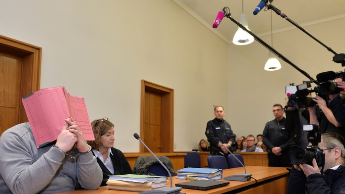 Rozvedený Heriban v spoločnosti krásnej ženy. Je to exmanželka známeho herca