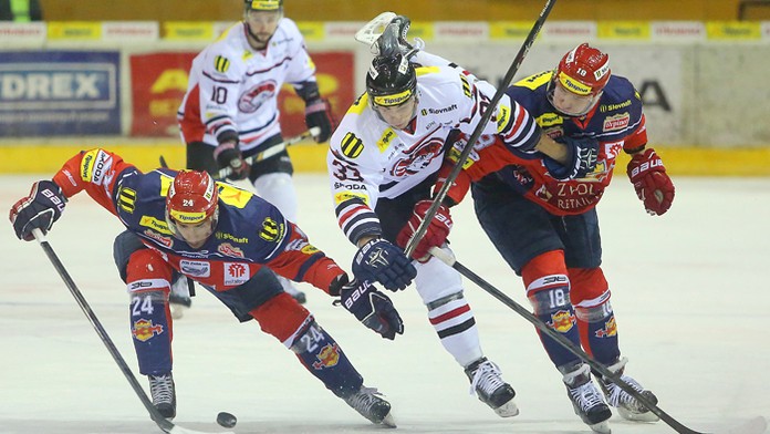 Zľava Michal Pichnarčík (Zvolen), Mário Lunter (Banská Bystrica) a Ján Ťavoda (Zvolen)