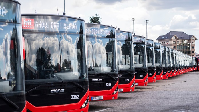 V Bratislave budú od februára všetky zastávky autobusov a trolejbusov MHD na znamenie. Dôvodom je energokríza