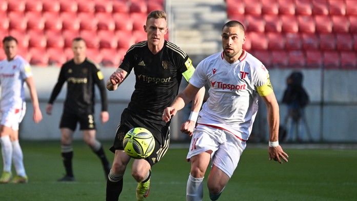 Kapitán Trenčína Filip Bainovič v odvete semifinále Slovnaft Cup-u medzi FC Spartak Trnava - AS Trenčín