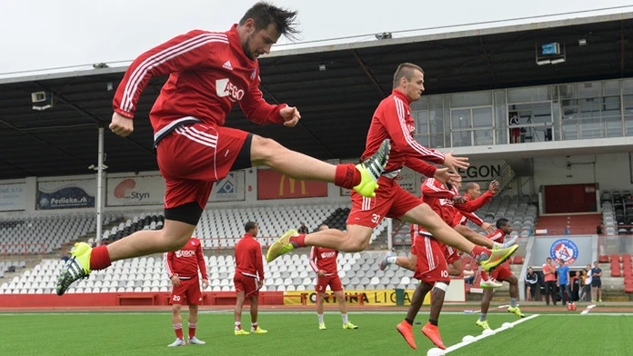 Tomáš Tatar netradične v kopačkách na tréningu AS Trenčín.
