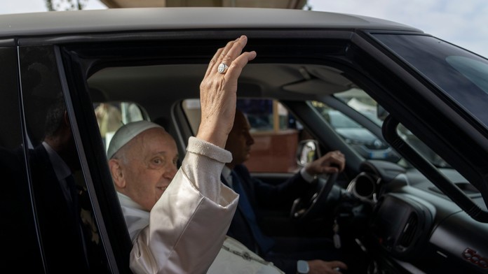 Pápeža Františka prepustili z nemocnice v Ríme