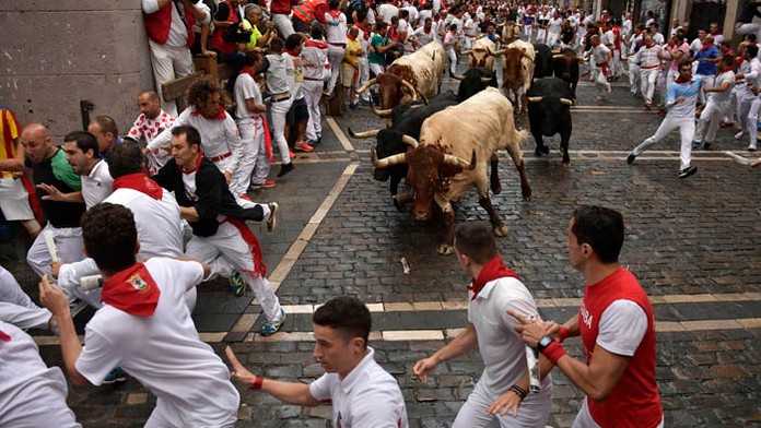 Šiesty beh s býkmi v Pamplone si vyžiadal dvoch zranených.
