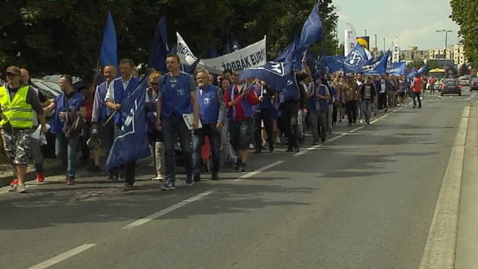 Ak sa so zamestnávateľom nedohodnú, sľubujú ostrý štrajk