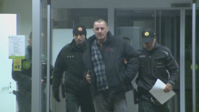 Polícia ho obvinila z prečinu ohrozovania pod vplyvom návykovej látky a z marenia výkonu úradného rozhodnutia.