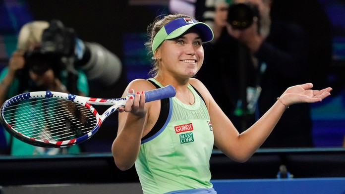 Zľava Jakub Vrána, Alexander Ovečkin a Jevgenij Kuznecov z Washingtonu oslavujú gól proti Ottawe.