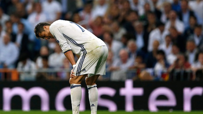 Sklamaný Cristiano Ronaldo z Realu v odvete štvrťfinále LM proti Bayernu.