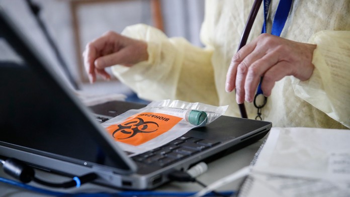 Ozbrojení policajti vtrhli do anglického mestečka. Mali zneškodniť živého tigra, všetko bolo inak