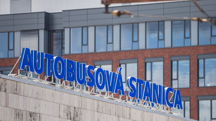 Legát pápeža, kardinál Angelo Amato a relikvie slávnostne blahorečeného Titusa Zemana.