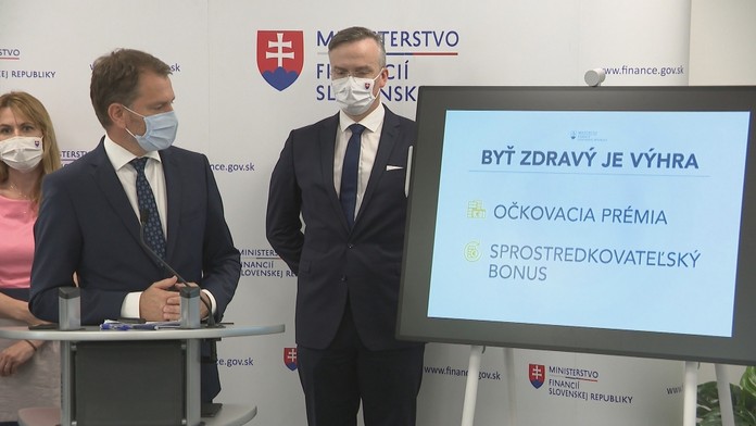 Igor Matovič predstavuje lotériu.