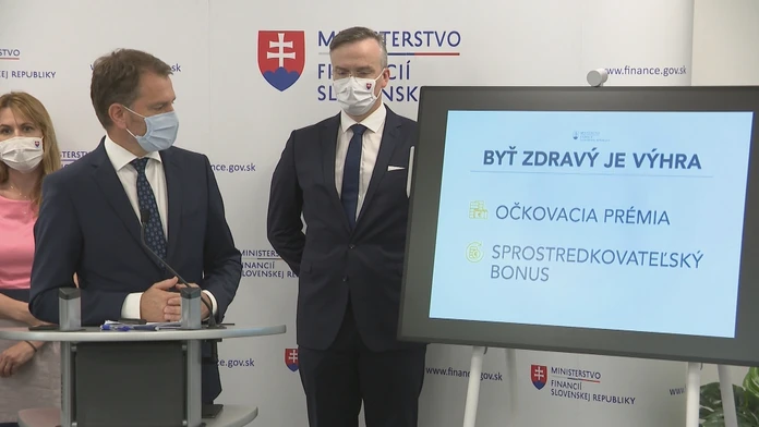 Igor Matovič predstavuje lotériu.