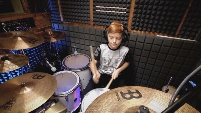 Roderikovi učarovala hudba. Už keď sme ho nakrúcali pred šiestimi rokmi, vždy mal v rukách hudobný nástroj. 