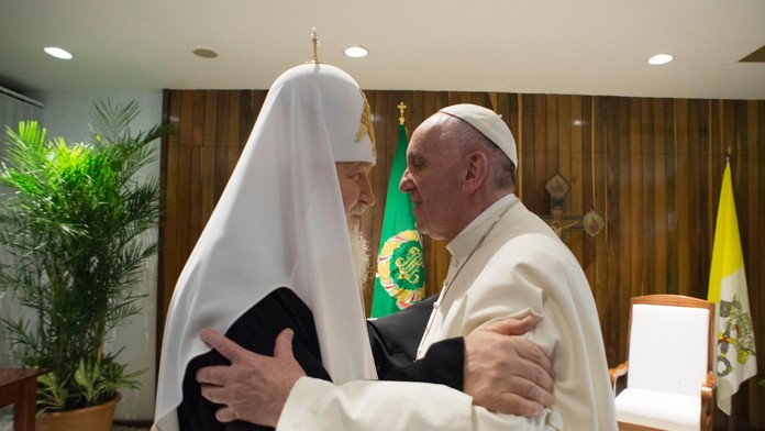 Pápež František (vpravo) a patriarcha moskovský a celej Rusi Kirill.