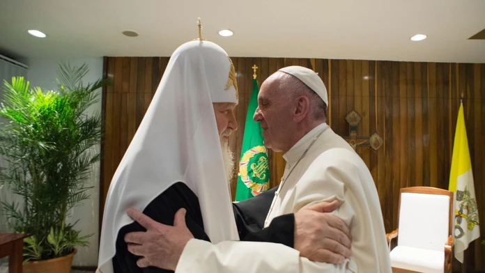 Pápež František (vpravo) a patriarcha moskovský a celej Rusi Kirill.
