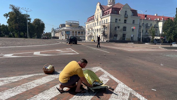Pri útoku na Černihiv na severe Ukrajiny zahynulo päť ľudí, zranených je 37 osôb.