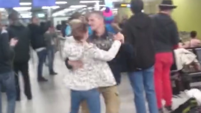 Radosť po núdzovom pristátí v Amsterdame