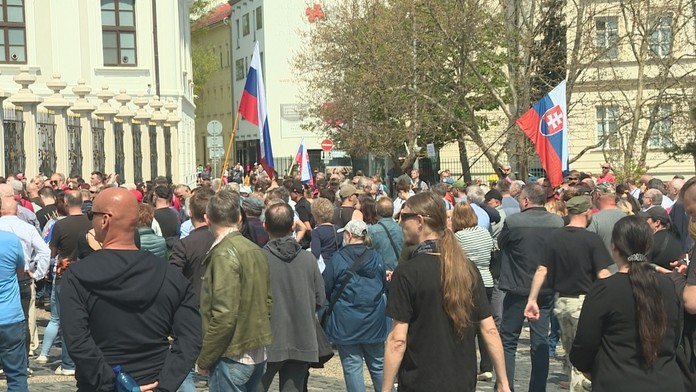 V Bratislave protestovali proti opatreniam aj vláde.