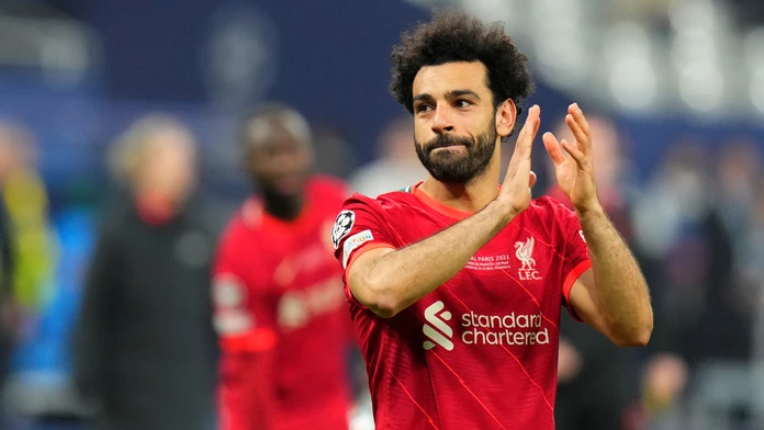 Salah jubilejným gólom pomohol k víťazstvu. Arsenal prišiel o post lídra