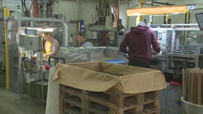 Fabriky ničia vysoké účty za energie. Za elektrinu platia aj trikrát viac
