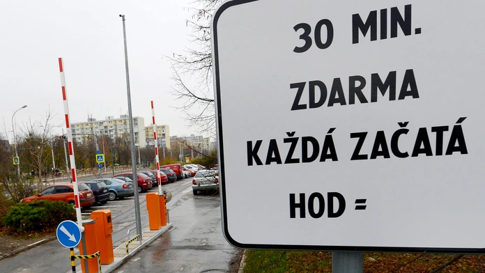 Parkovisko pred nemocnicou
