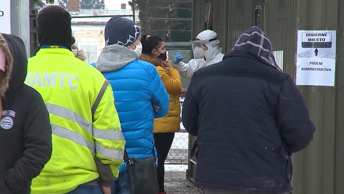 Karinka Qayumová a Jakub Švec ako Nina a Tobias
