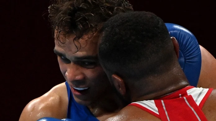 Marocký boxer Youness Baalla sa na OH v Tokiu zviditeľnil nešportovým správaním.