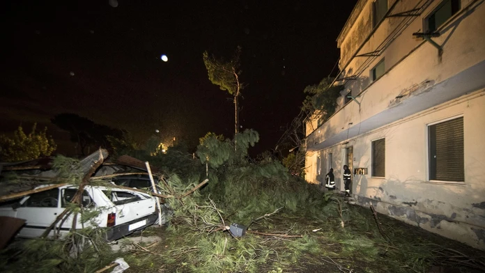 Tornado v meste Cesano. 