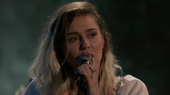 Miley Cyrus venovala vystúpenie Ariane a obetiam útoku v Manchestri