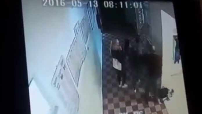 Matka uteká s Marcom zo školy preč