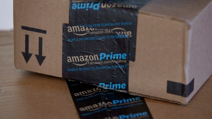 Krabica s tovarom spoločnosti Amazon