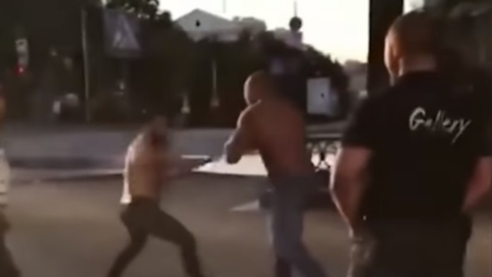 Zápasník MMA zabil v pouličnej bitke šampióna v powerliftingu.