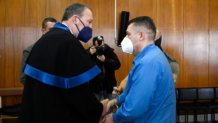 Obhajca Peter Filip s klientom Ladislavom Bašternákom.