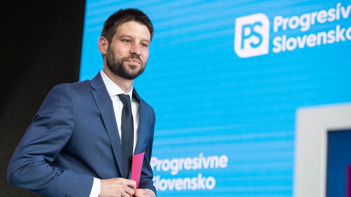 Prieskum: Smer si drží prvenstvo, PS predbehlo Hlas