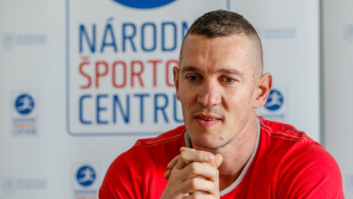 Boxer a tréner Tomi KID Kovács.