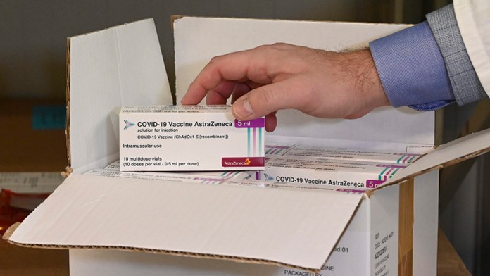 Nina (Karinka Qayumová)