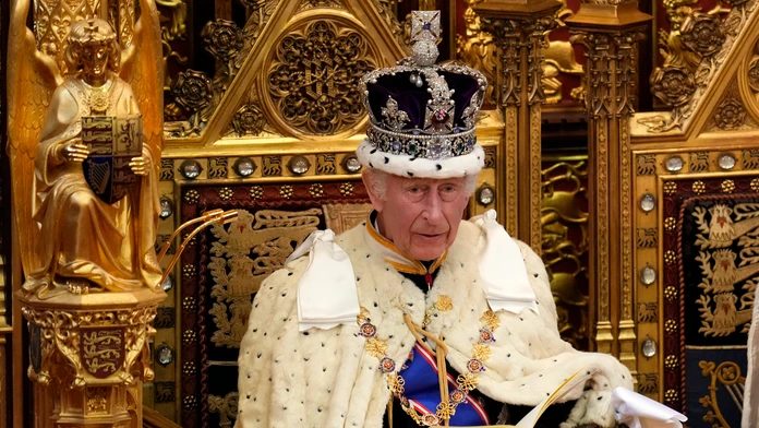Kráľ Karol III. predstavil priority novej vlády. Premiér sľúbil riešenie viacerých kríz v krajine