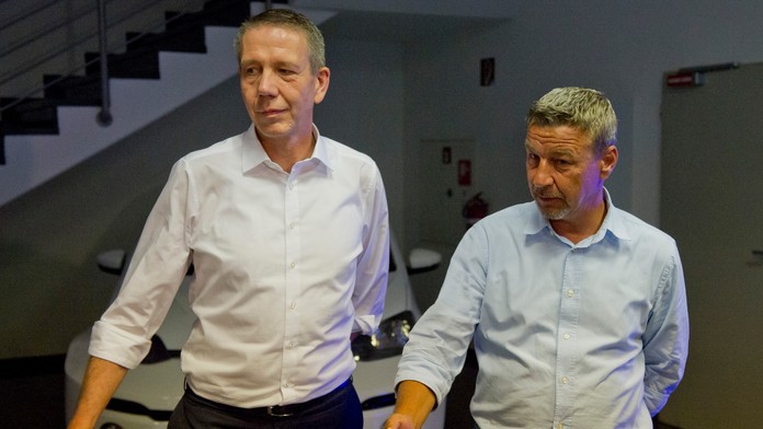 Predseda predstavenstva Volkswagen Slovakia Ralf Sacht a predseda Moderných odborov Volskwagen Zoroslav Smolinský.