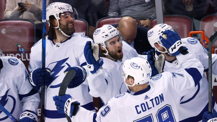 Tampa vedie nad Floridou už 2:0 na zápasy, St. Louis vyrovnalo stav série s Coloradom