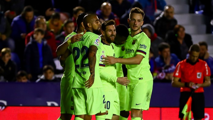 Radosť hráčov Barcelony po góle v dueli na pôde Levante.