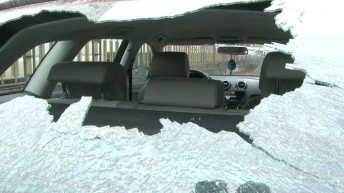 Opitý strielal po policajtoch