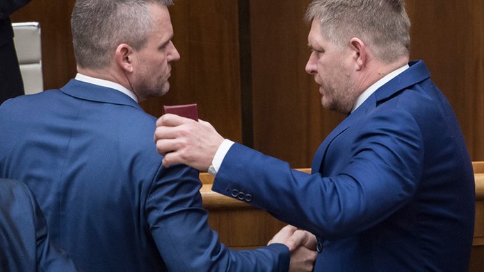 Premiér Peter Pellegrini a expremiér Robert Fico.