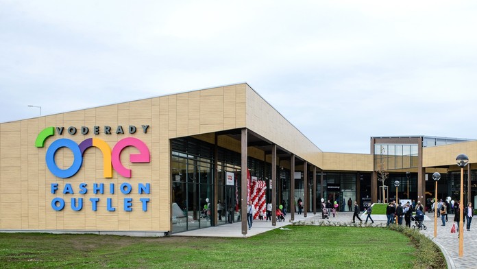 Na snímke prvé outletové centrom na Slovensku ONE Fashion Outlet vo Voderadoch