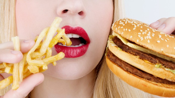 Čím bližšie je víkend, tým je naša chuť na poriadny šťavnatý burger s hranolkami a nápojom väčšia. 