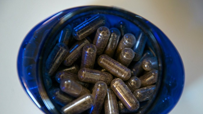 Lekári varujú pred konzumáciou placenty. Mamička ju jedla a jej dieťa takmer zomrelo