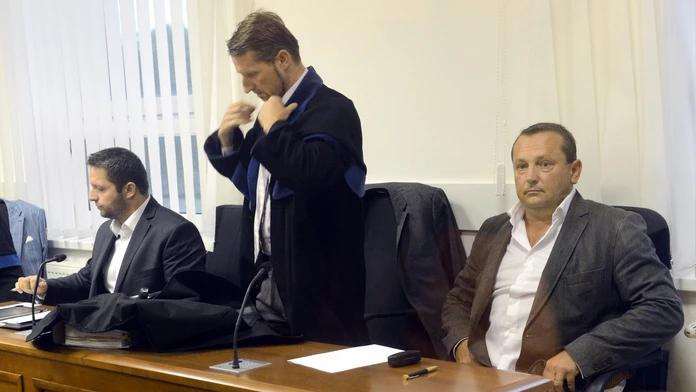 Na snímke obžalovaní Patrik Pachinger (vpravo) a Dávid Brtva (vľavo) - archívna snímka (2014)